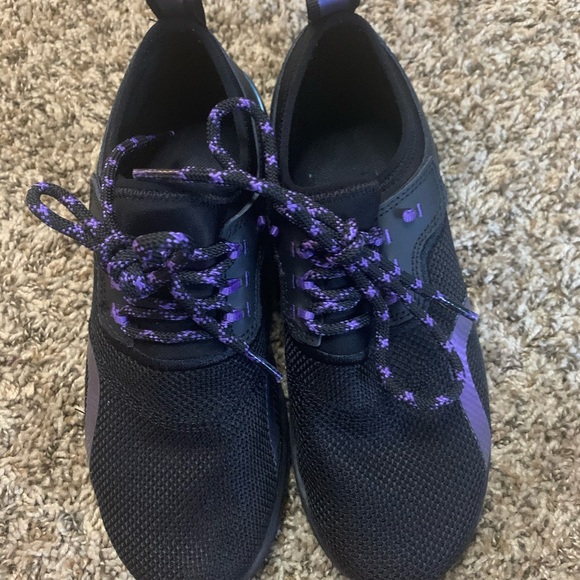 Infinity by Cherokee sneakers - Picture 2 of 2